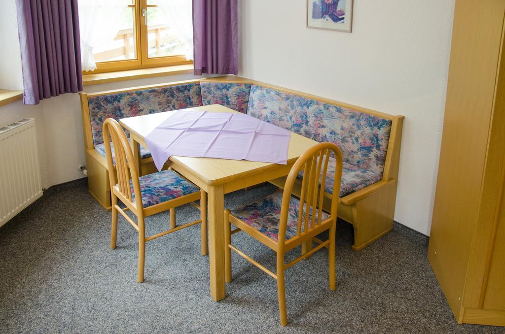 Pezza Lischa Apartment Капл Стая снимка