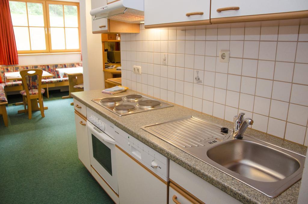 Pezza Lischa Apartment Капл Стая снимка